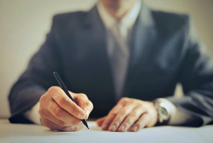 ترجمة عقود قانونية